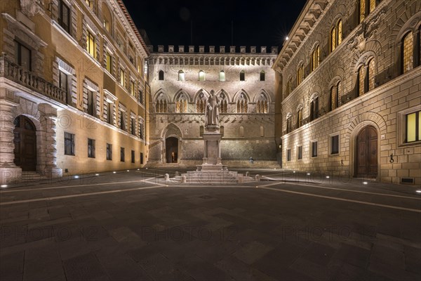 Piazza Salimbeni with Palazzo Salimbeni