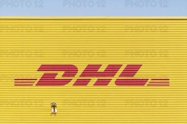 DHL