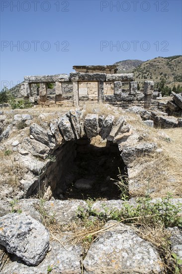 Ruins in the northern necropolis of Hierapoli