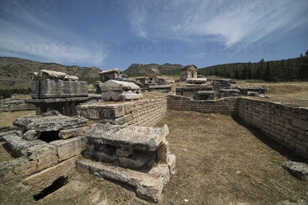 Ruins in the northern necropolis of Hierapoli