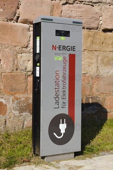 Charging station for electric vehicles