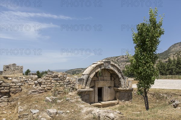 Ruins in the northern necropolis of Hierapoli