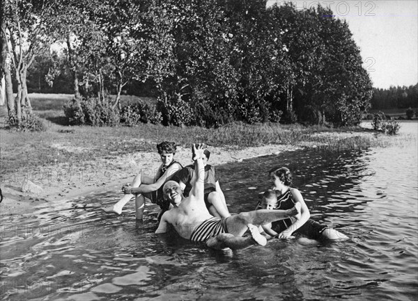 Bathing group at the Lake Ammer