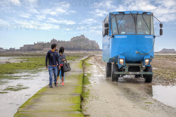 Amphibious vehicle