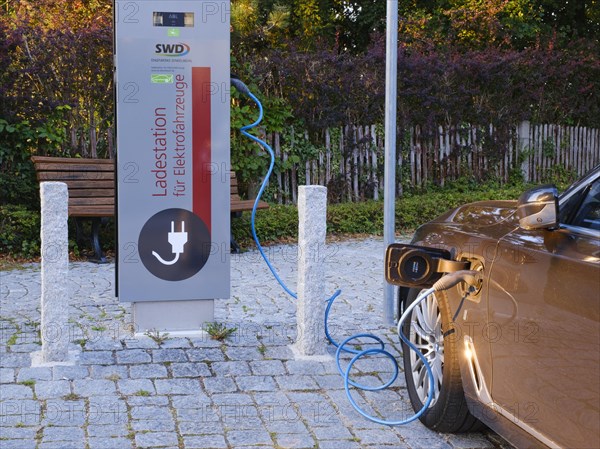 Vehicle charging electricity