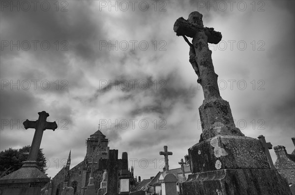 Saint-Ronan Church Cemetery