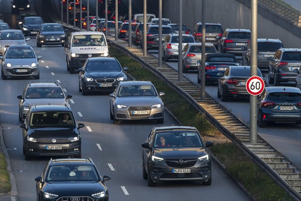 Evening rush hour on the Georg-Brauchle-Ring in Munich