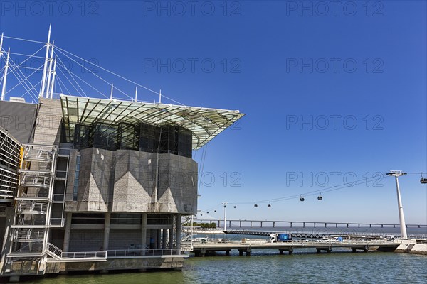 Oceanario de Lisboa overlooking the cable car Telecabine Lisboa