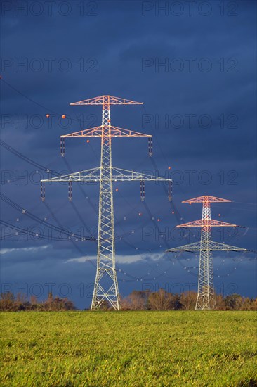 Power pylons