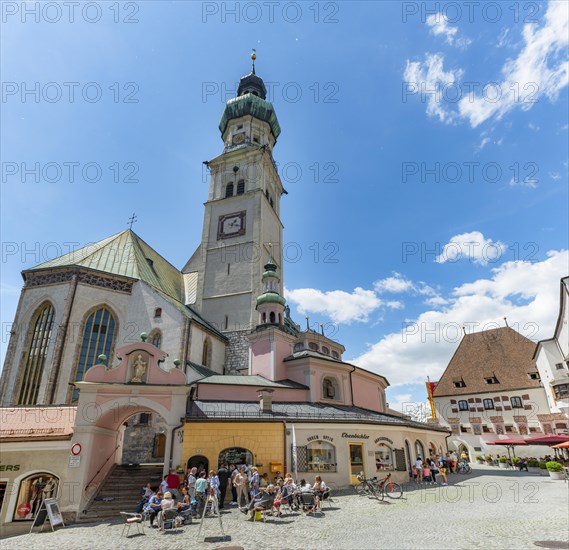 Market square and Parish Church St. Nikolaus