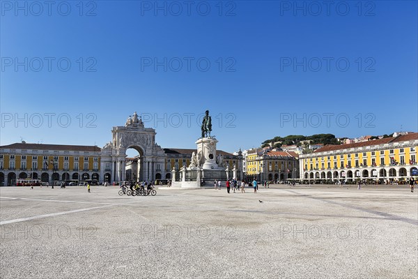 Praca do Comercio with triumphal arch Arco da Vitoria