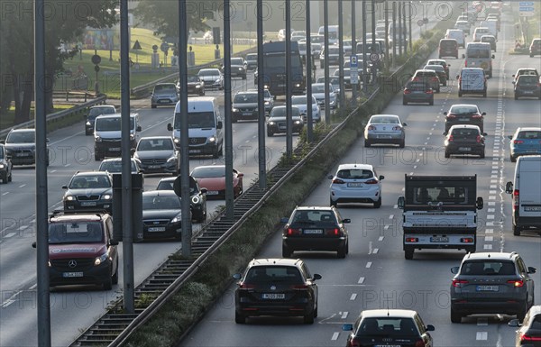 Evening rush hour on the Georg-Brauchle-Ring in Munich