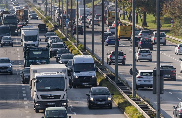 Evening rush hour on the Georg-Brauchle-Ring in Munich