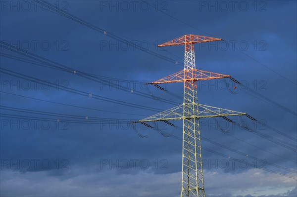 Power pylons