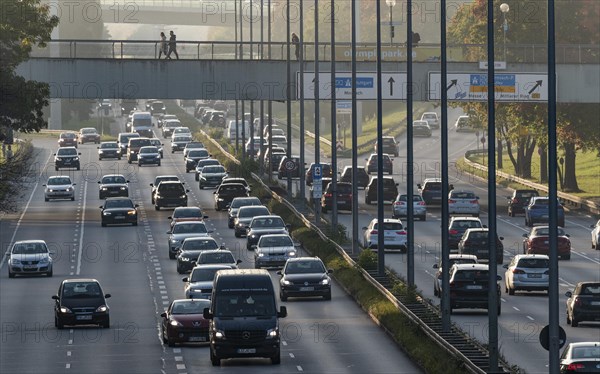 Evening rush hour on the Georg-Brauchle-Ring in Munich