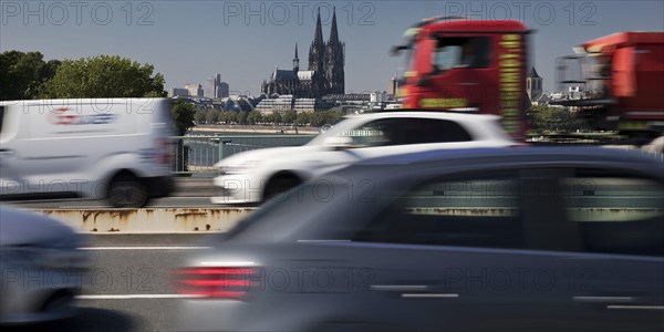 A lot of traffic on the Zoobruecke with the cathedral in the background