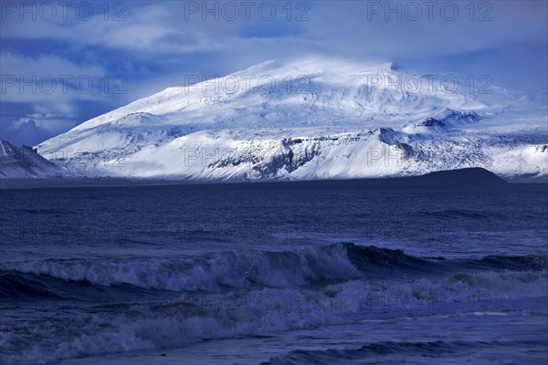 Sea and glacier Snaefellsjoekull