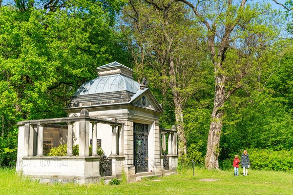 Woman and girl in front of a tomb