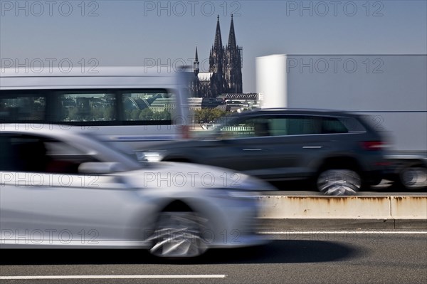 A lot of traffic on the Zoobruecke with the cathedral in the background