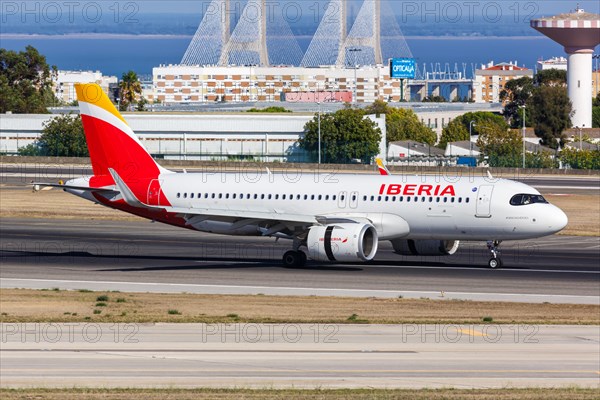 An Iberia Airbus A320neo with registration number EC-NJY at Lisbon Airport