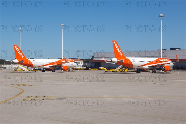 Airbus A320 aircraft of EasyJet with registration OE-ING at Porto airport