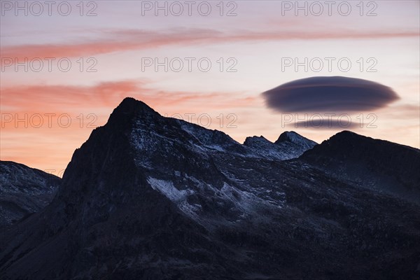 Lenticularis cloud over Lagorai range