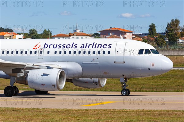 A Brussels Airlines Airbus A319 with registration OO-SSS at Porto Airport