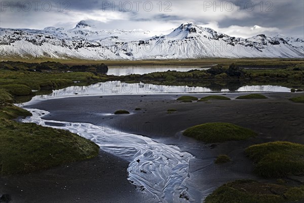 Mountain panorama with snow at low tide