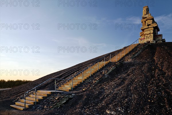Rheinelbe slag heap with stairway to the Himmelstreppe artwork