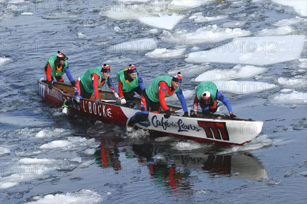 Canoe race on ice