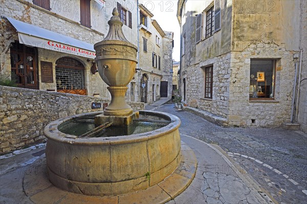 Cosy alleys and squares