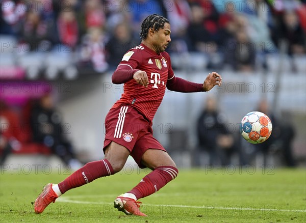 Serge Gnabry FC Bayern Munich FCB am Ball