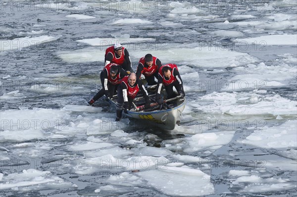 Canoe race on ice