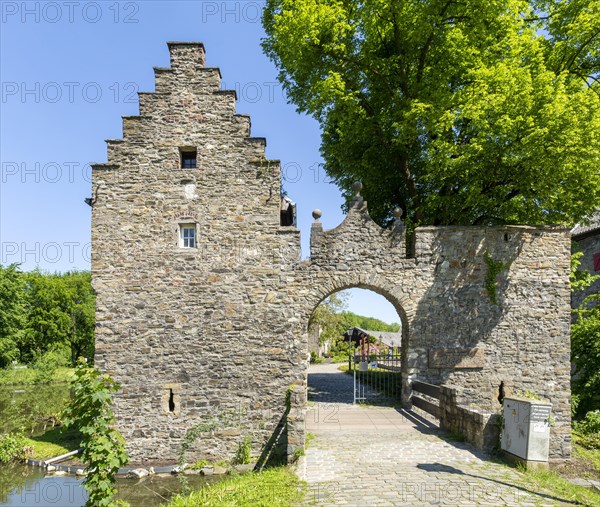 Moated castle Haus zum Haus