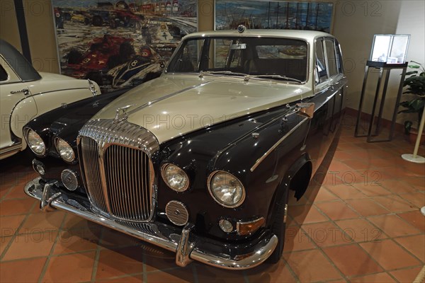 Daimler DS 420