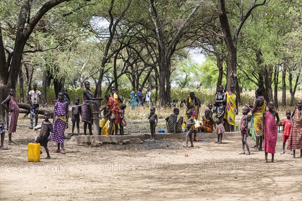 Children of the Toposa tribe at water well