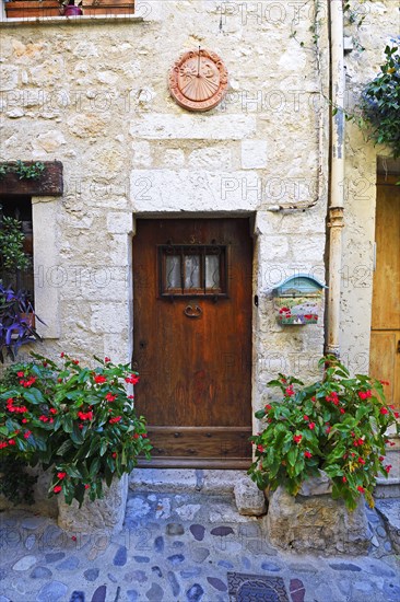 Cosy alleys and squares