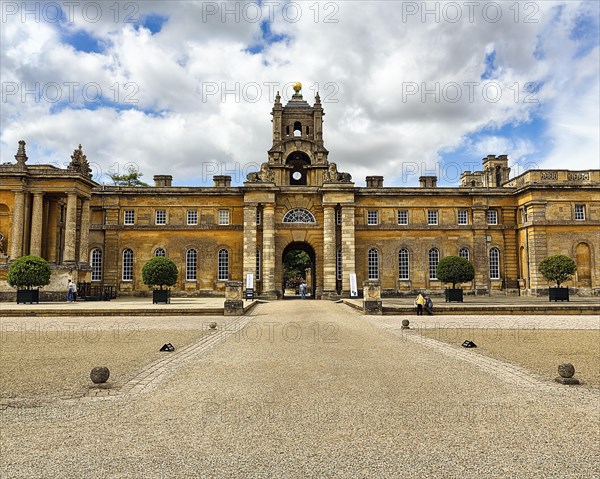 Blenheim Palace with visitors