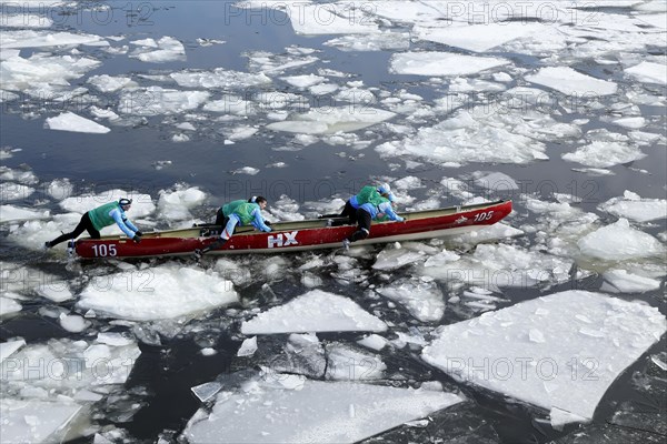 Canoe race on ice