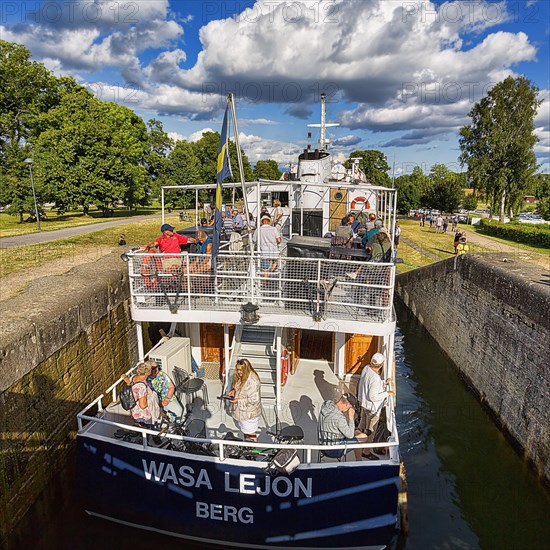 Passenger ship