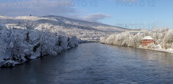 View over the Aare to the boathouse