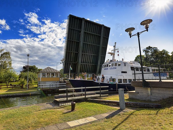 Passenger ship