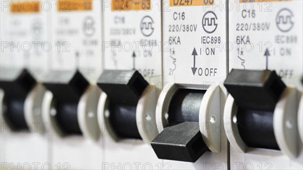 Fuse box circuit breakers