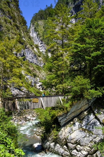 Hikers in the Kundlklamm