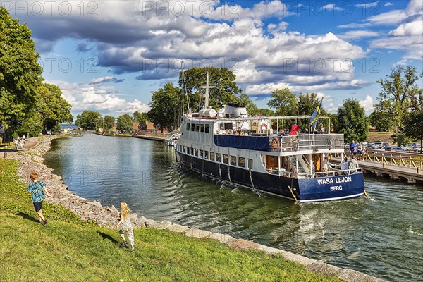 Passenger ship