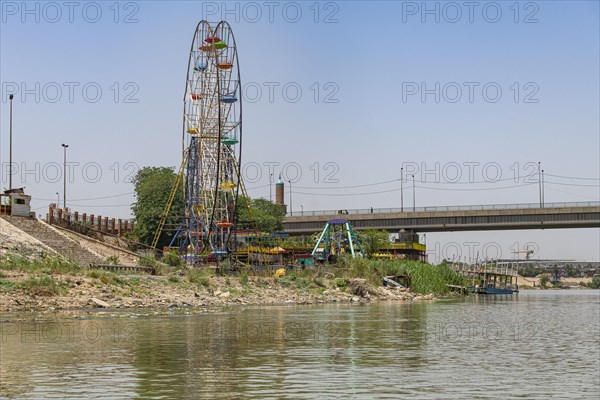 Ferris wheel along the Tigris river