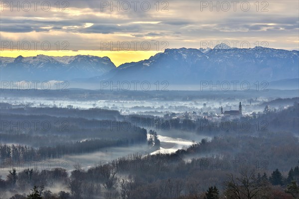 Salzach valley and Tittmoning in the morning mist