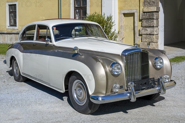 Vintage Bentley S1 SDN James Young built 1956