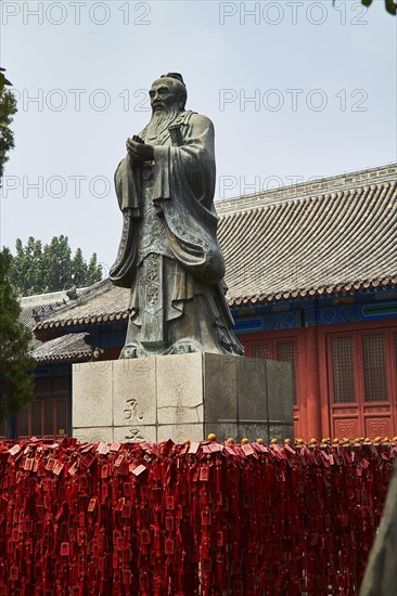 Confucius statue in the Confucius Temple