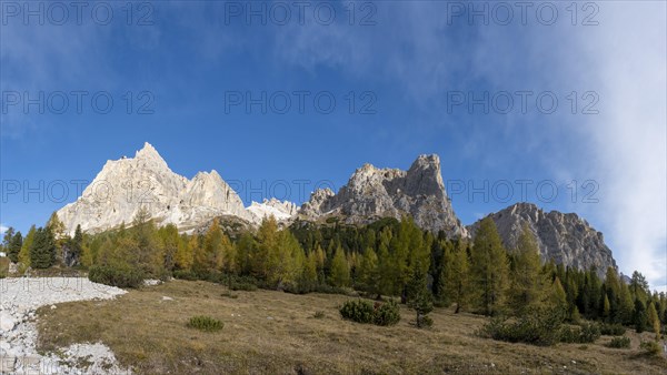 Mountain range Tofana di Rozes